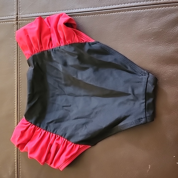 Hot Topic Queen of Hearts Bikini - Picture 4 of 4